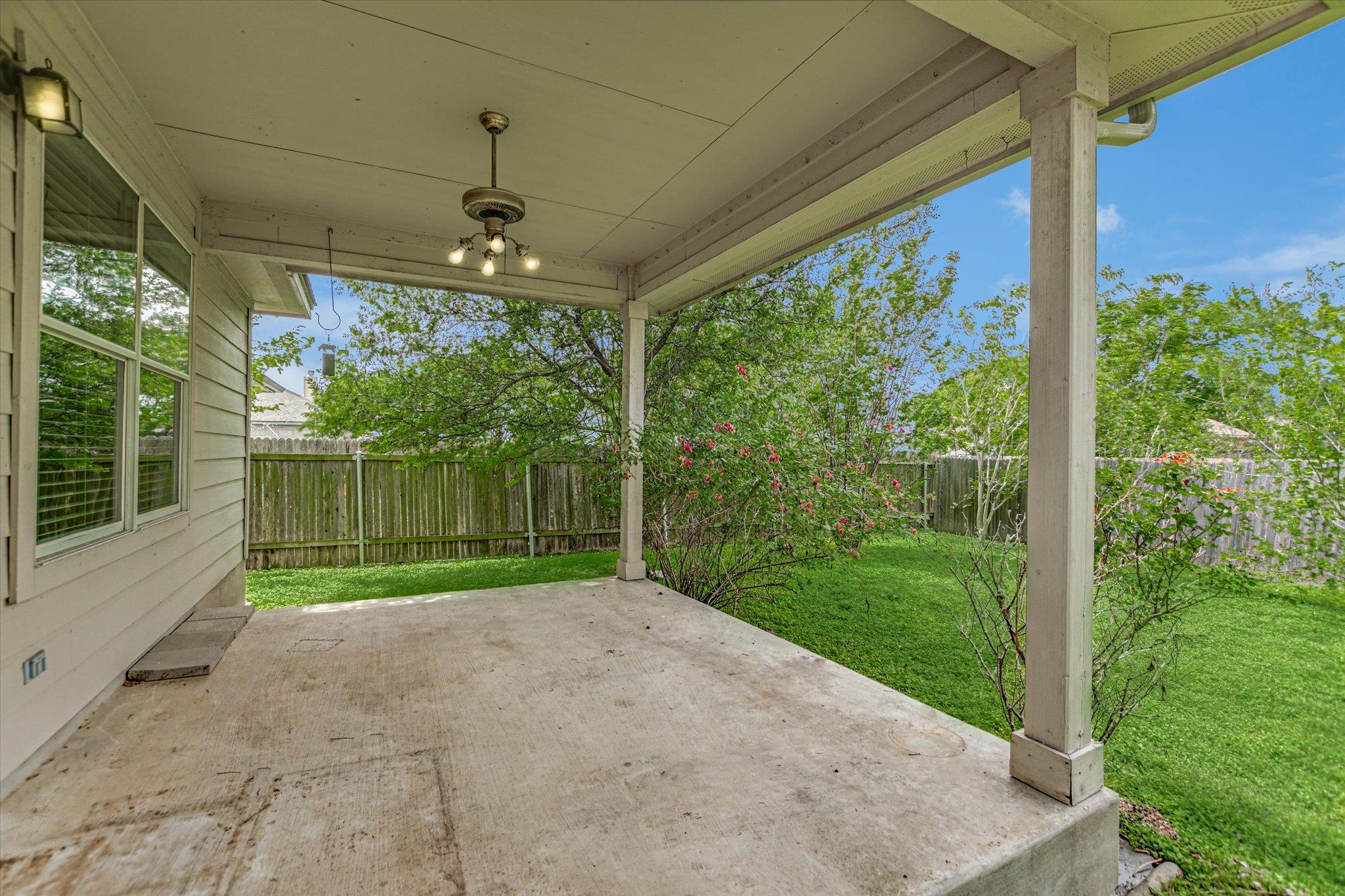 319 Lone Star Blvd, Hutto, TX 78634