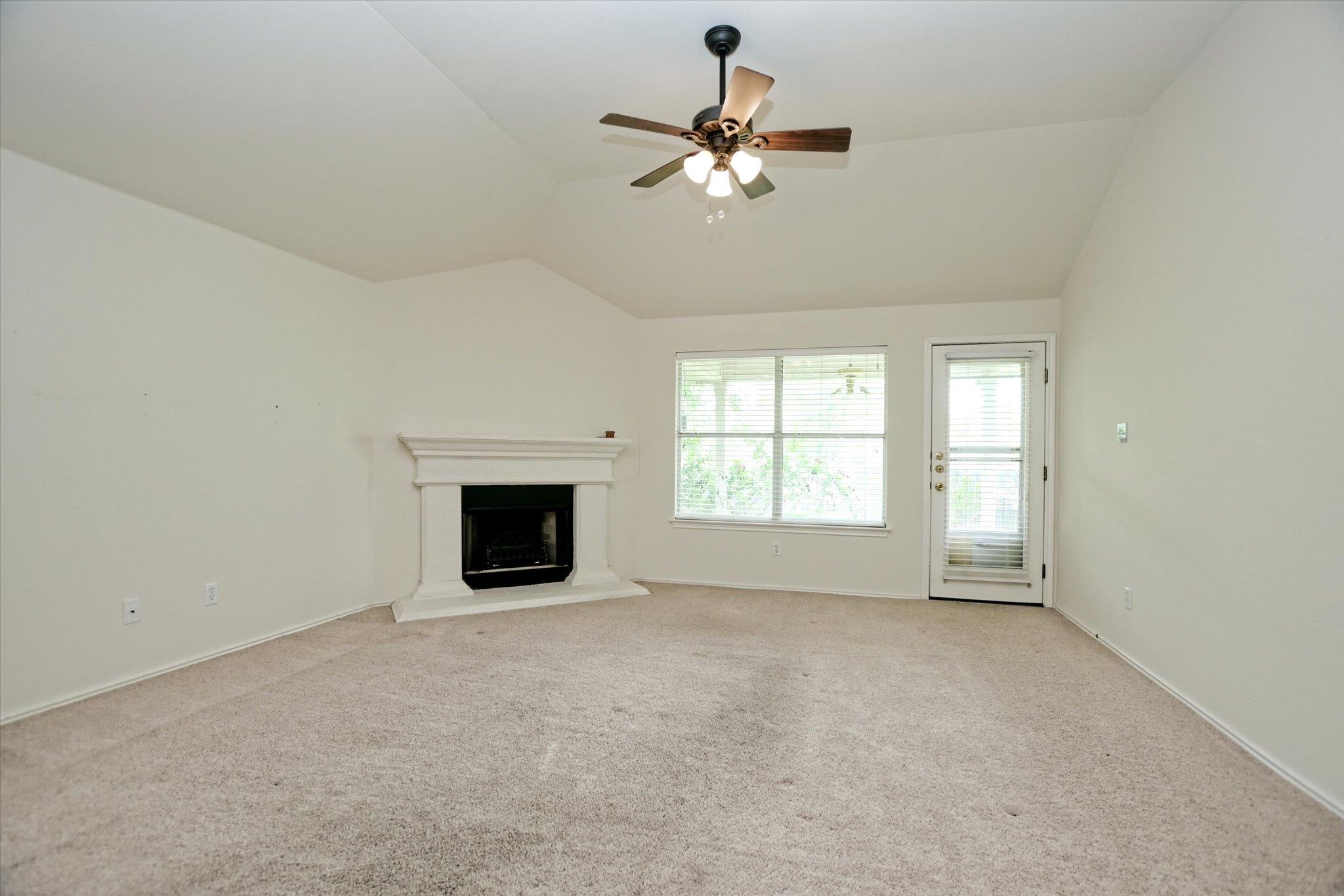 319 Lone Star Blvd, Hutto, TX 78634