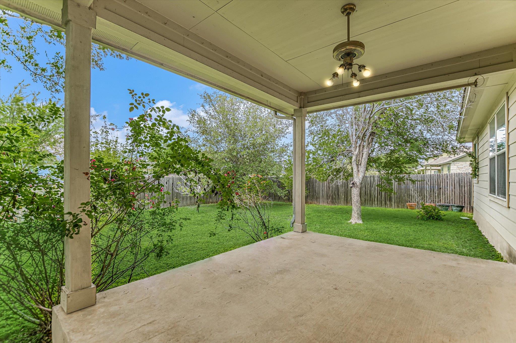 319 Lone Star Blvd, Hutto, TX 78634