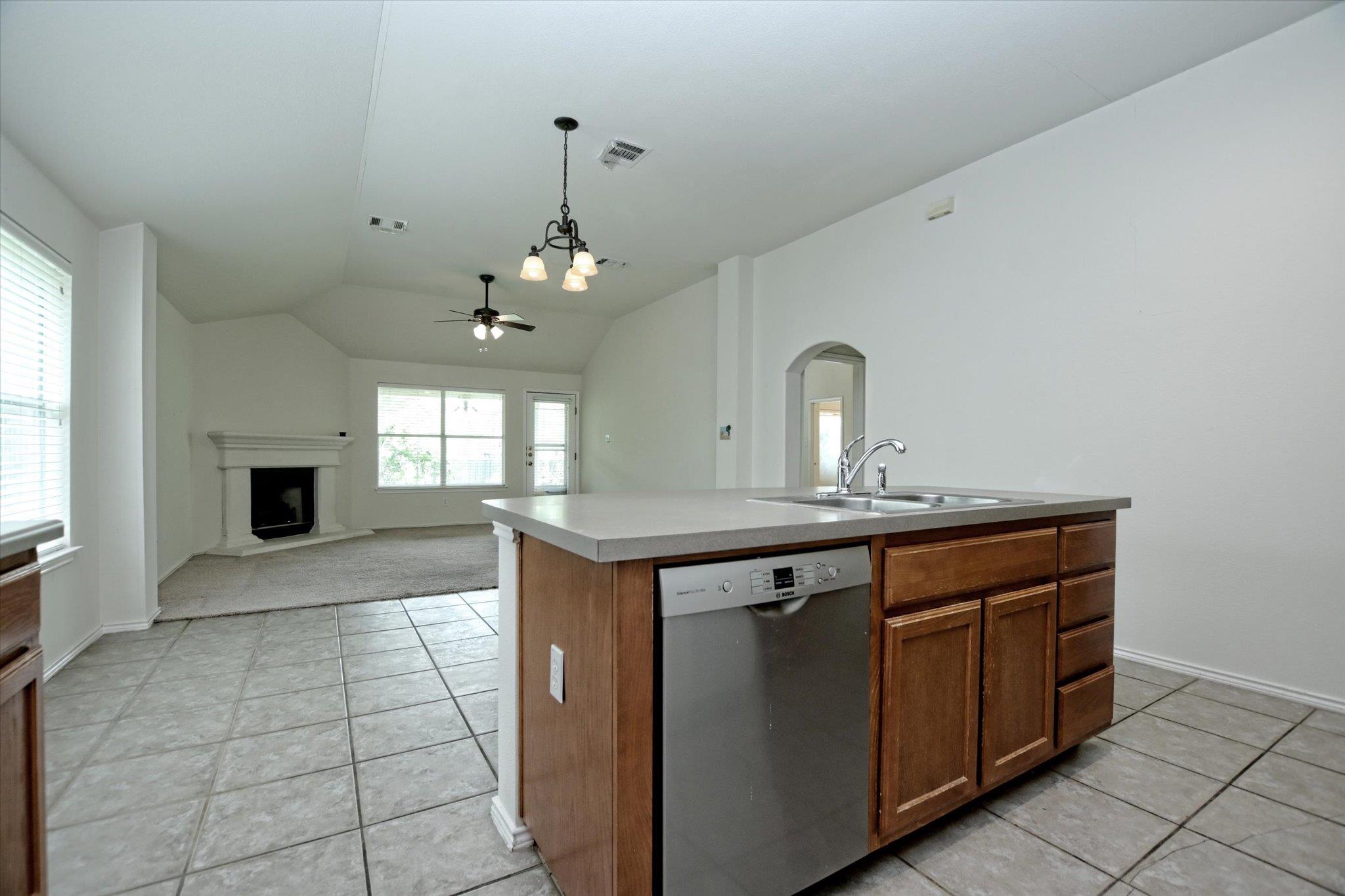 319 Lone Star Blvd, Hutto, TX 78634
