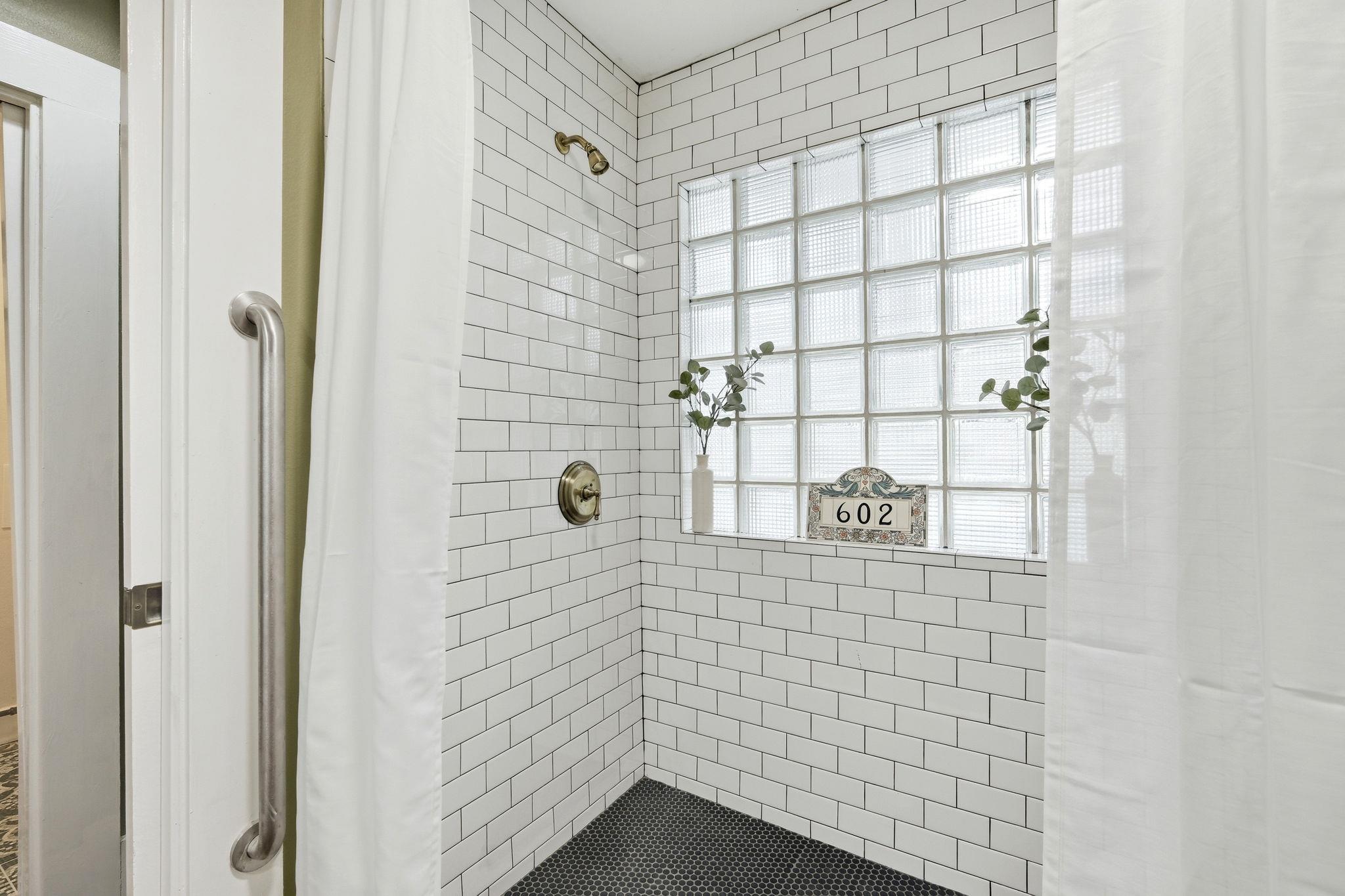 602 E Liberty Ave E, Round Rock, TX 78664