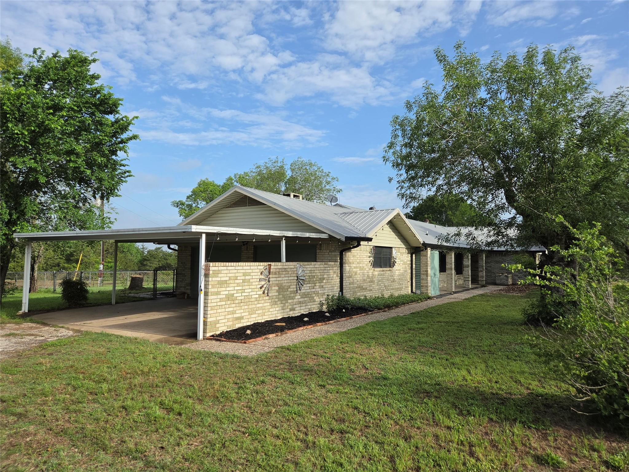 5953 FM 141, Ledbetter, TX 78946