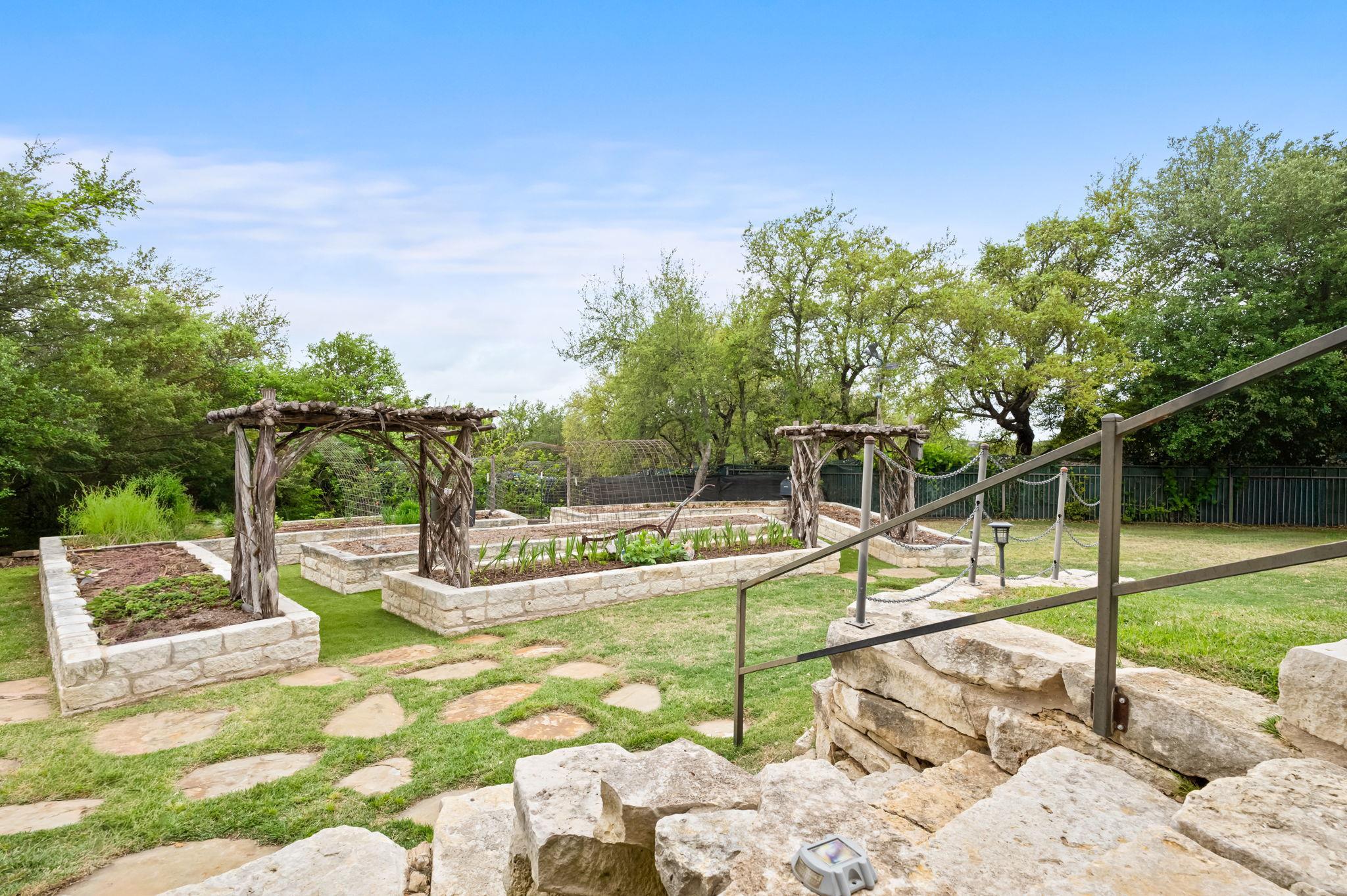 8815 Blazyk Dr, Austin, TX 78737