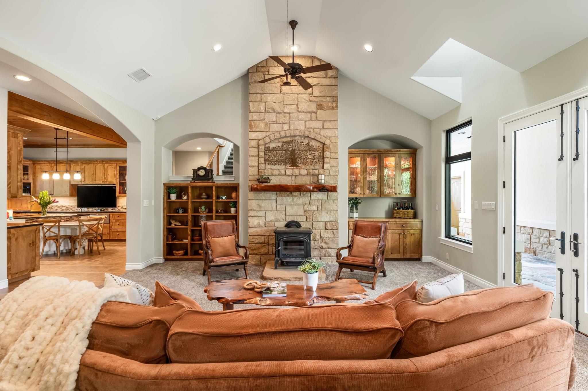 8815 Blazyk Dr, Austin, TX 78737