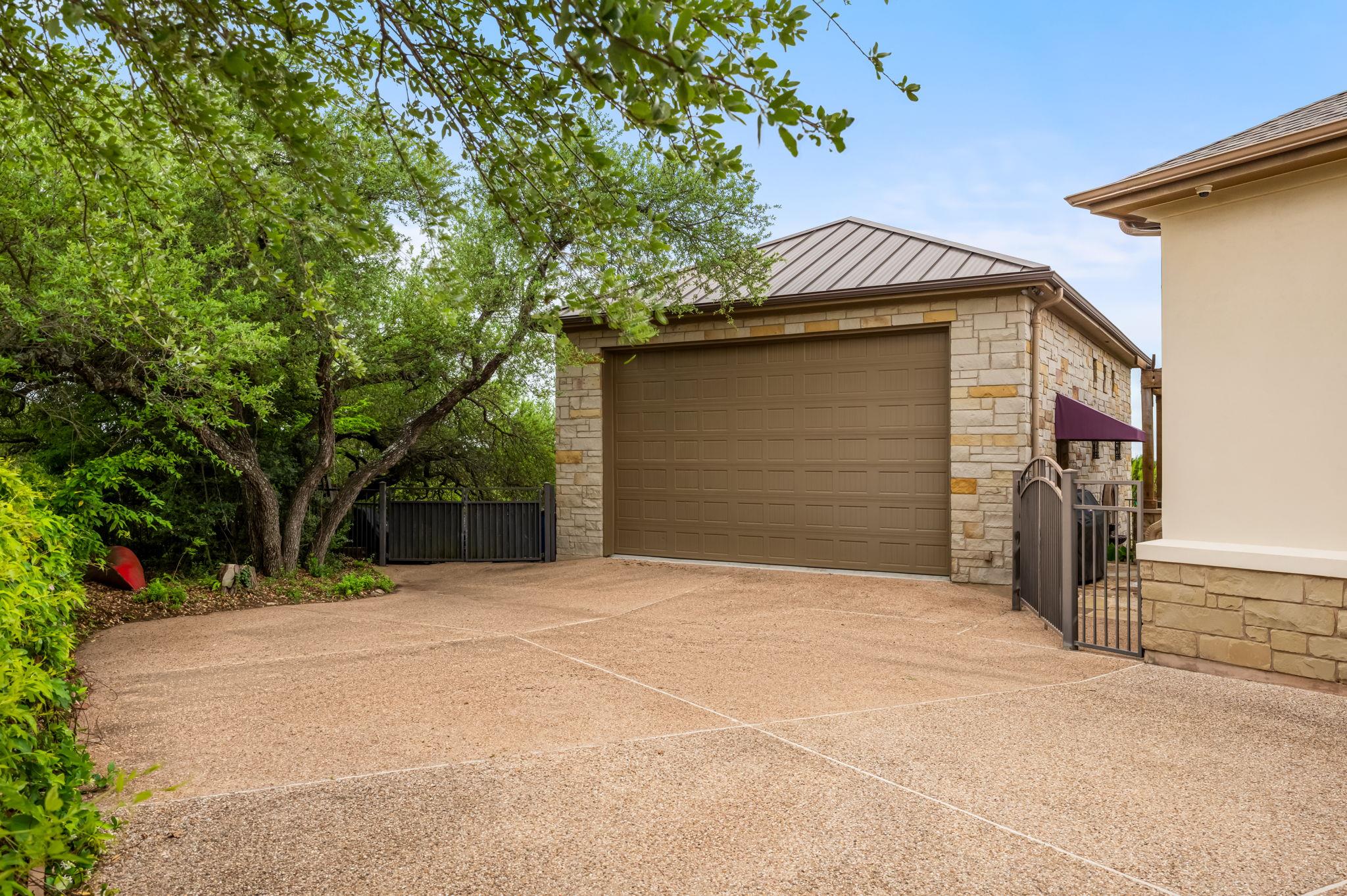 8815 Blazyk Dr, Austin, TX 78737