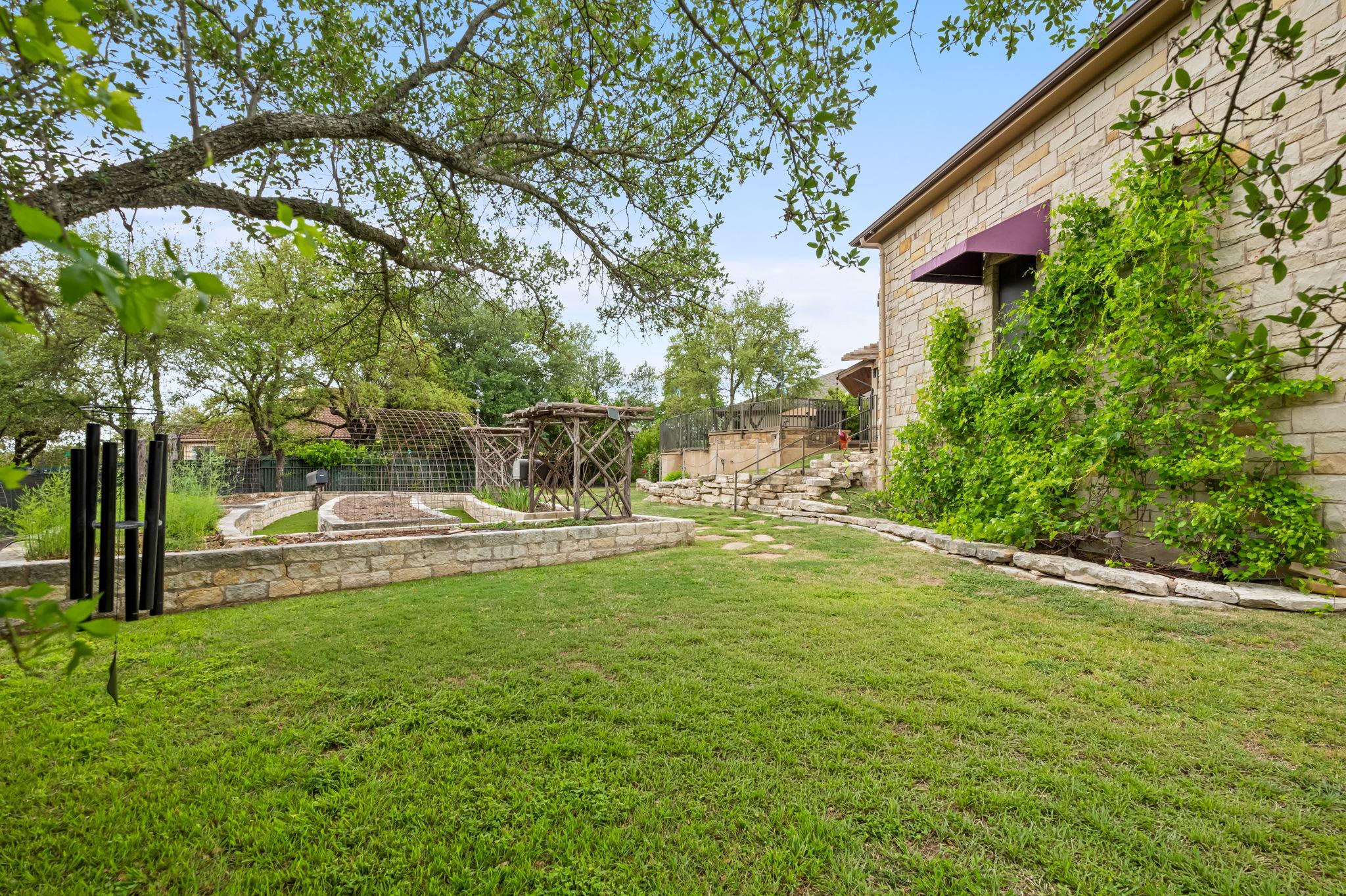 8815 Blazyk Dr, Austin, TX 78737