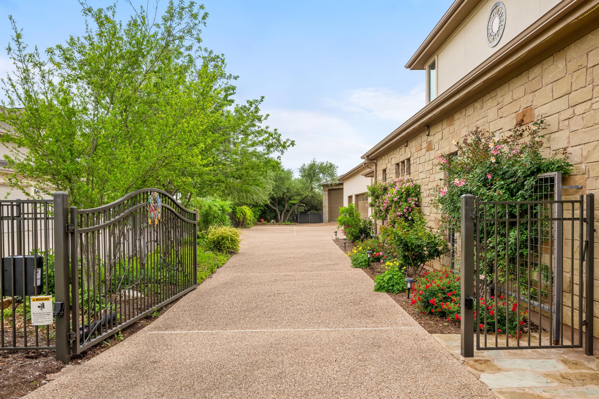 8815 Blazyk Dr, Austin, TX 78737