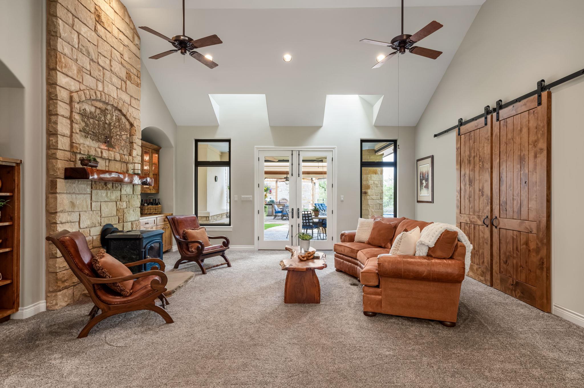 8815 Blazyk Dr, Austin, TX 78737