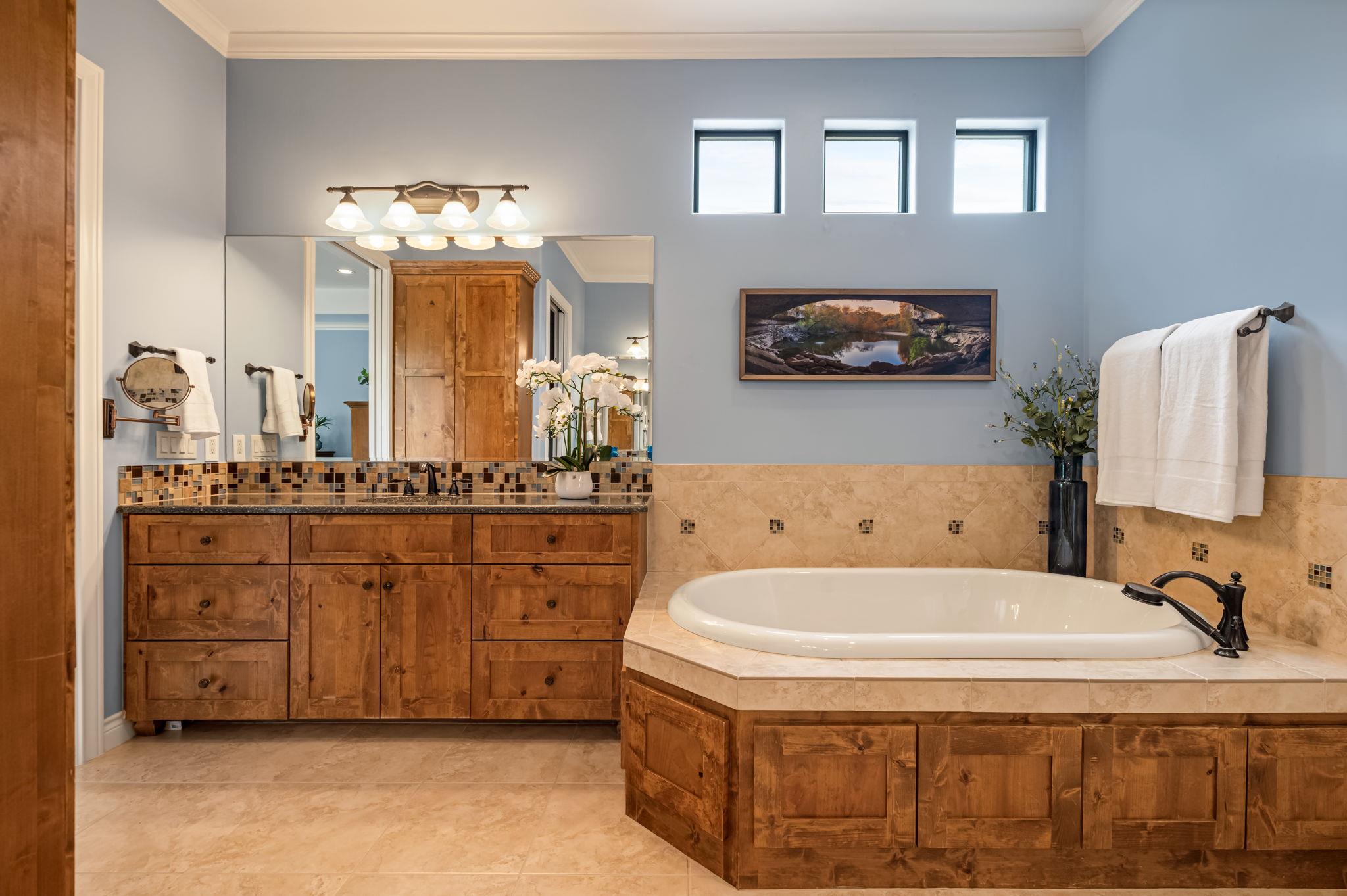 8815 Blazyk Dr, Austin, TX 78737