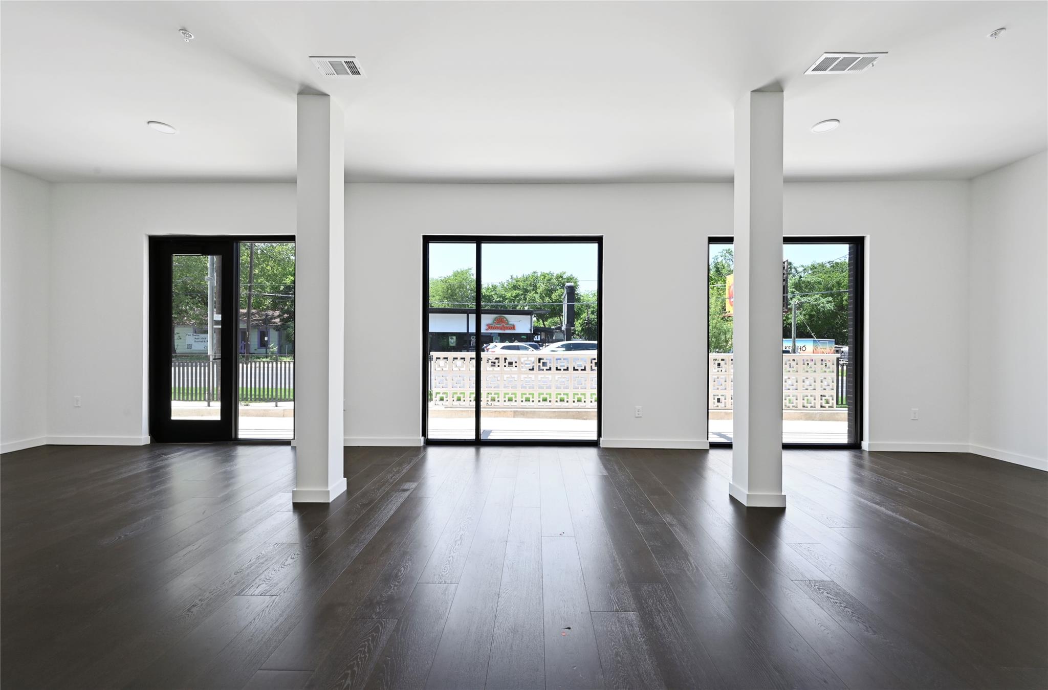 2209 S 1st St # 107, Austin, TX 78704