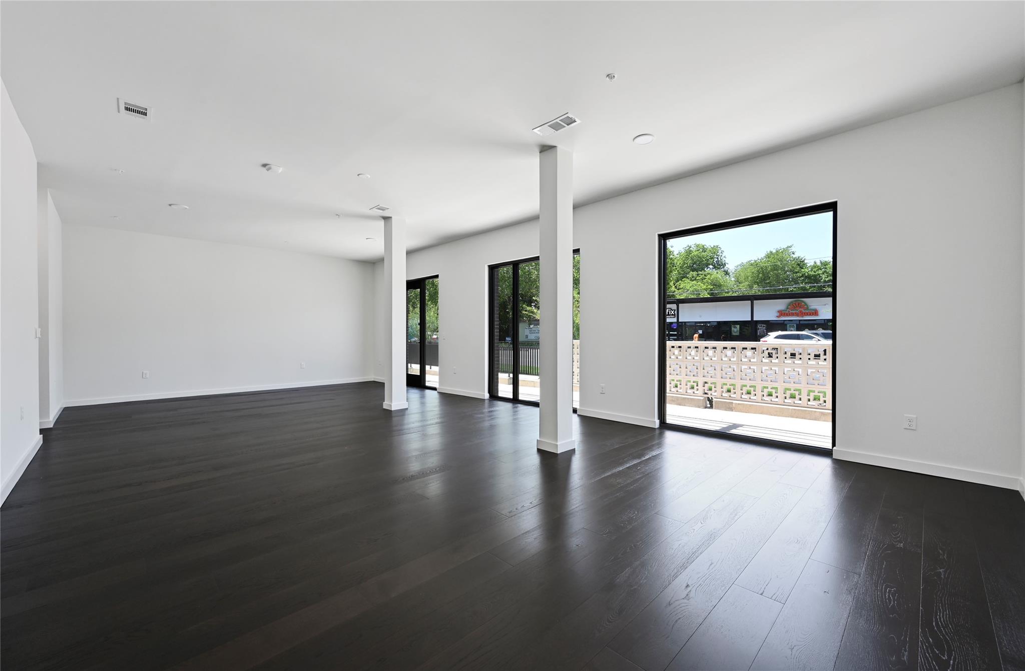 2209 S 1st St # 107, Austin, TX 78704