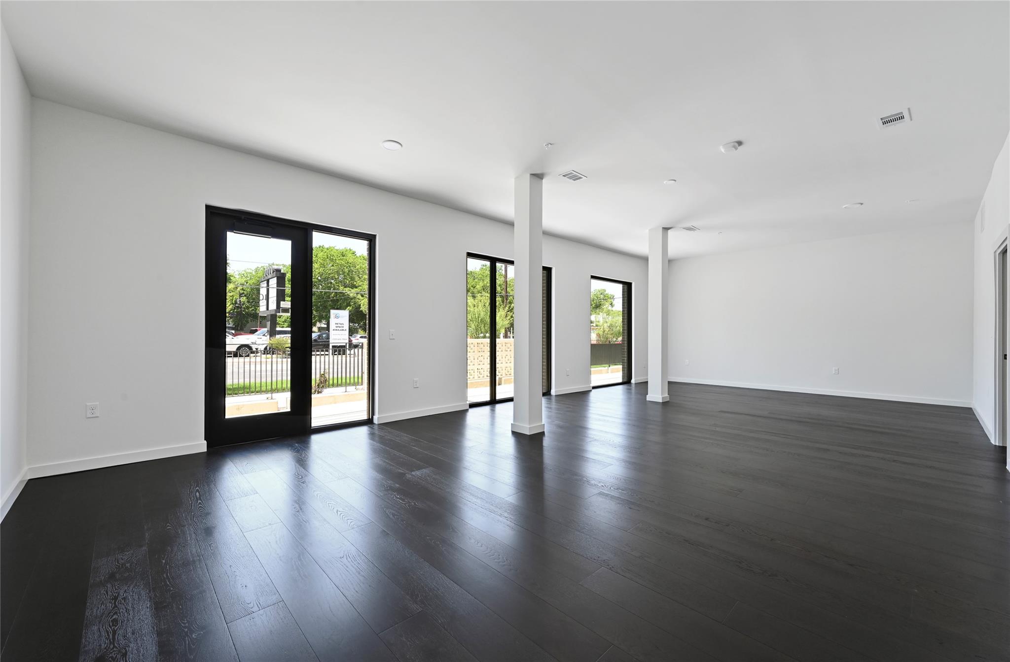 2209 S 1st St # 107, Austin, TX 78704