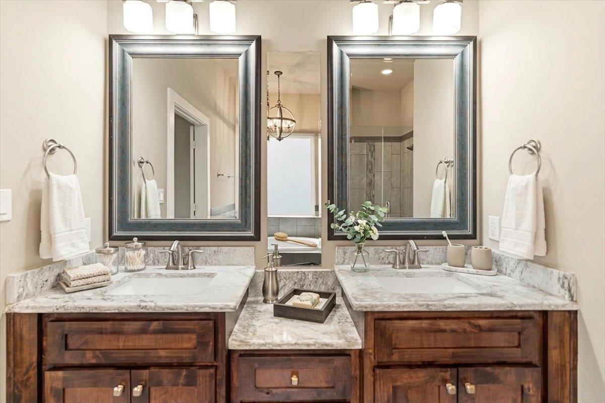 68 Brookhollow Dr, Wimberley, TX 78676