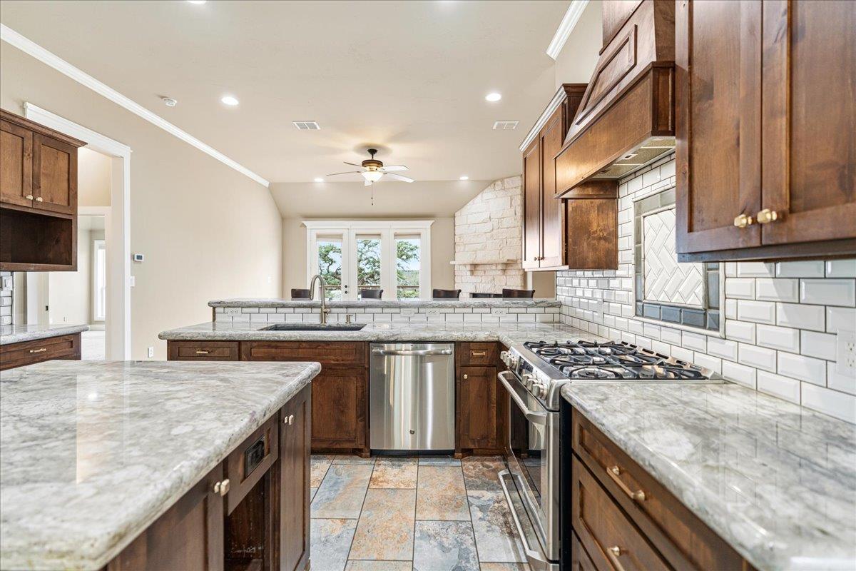 68 Brookhollow Dr, Wimberley, TX 78676
