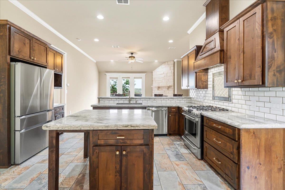 68 Brookhollow Dr, Wimberley, TX 78676