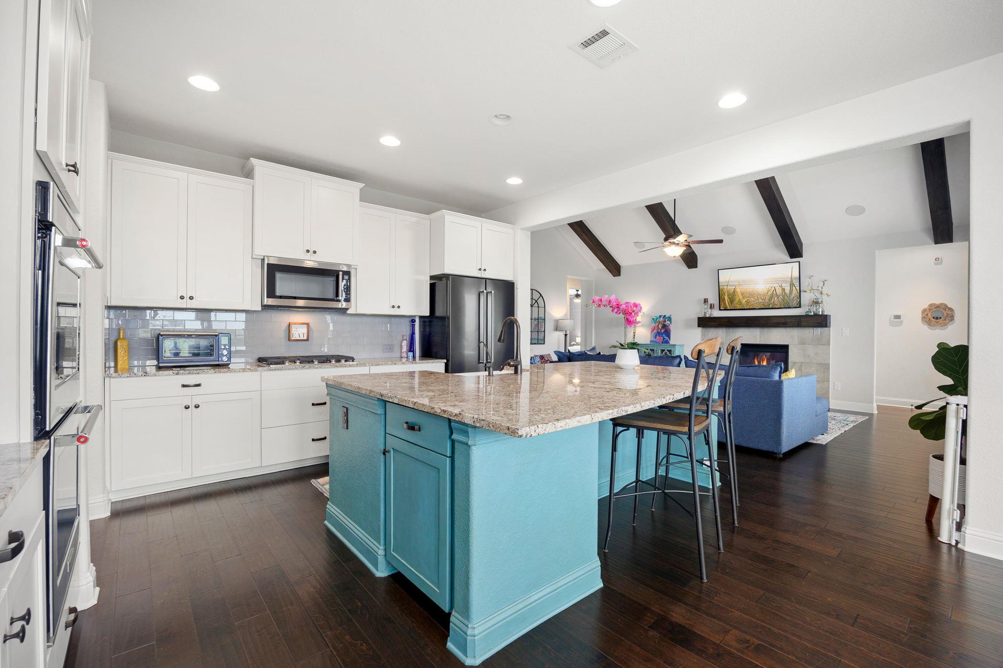 19519 Summit Glory Trl # 101, Spicewood, TX 78669