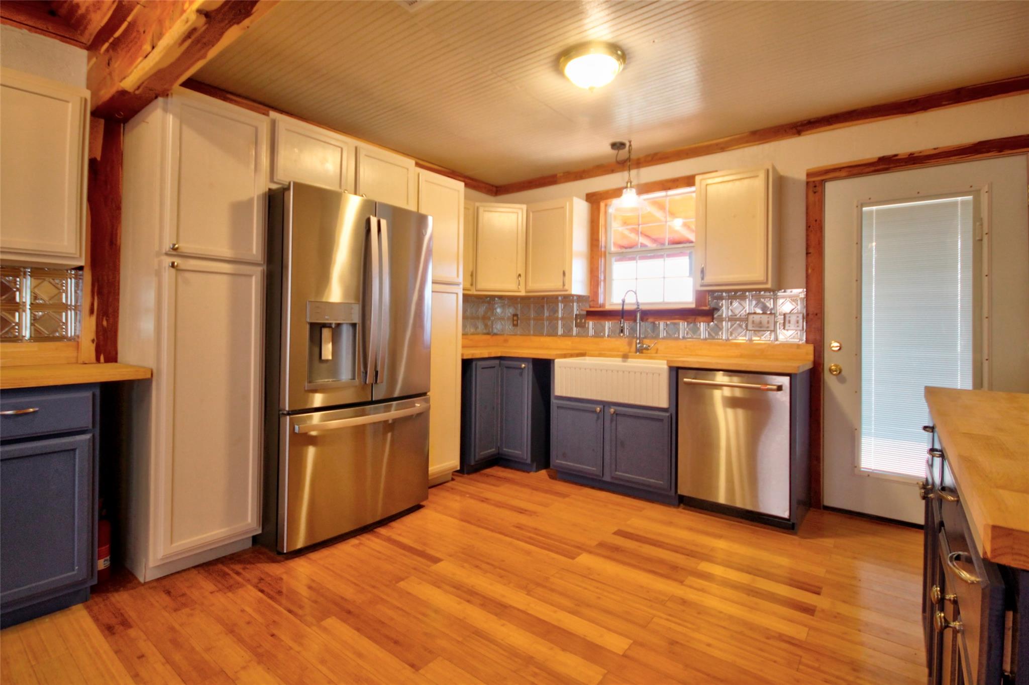 8653 N State Hwy 16, Llano, TX 78643