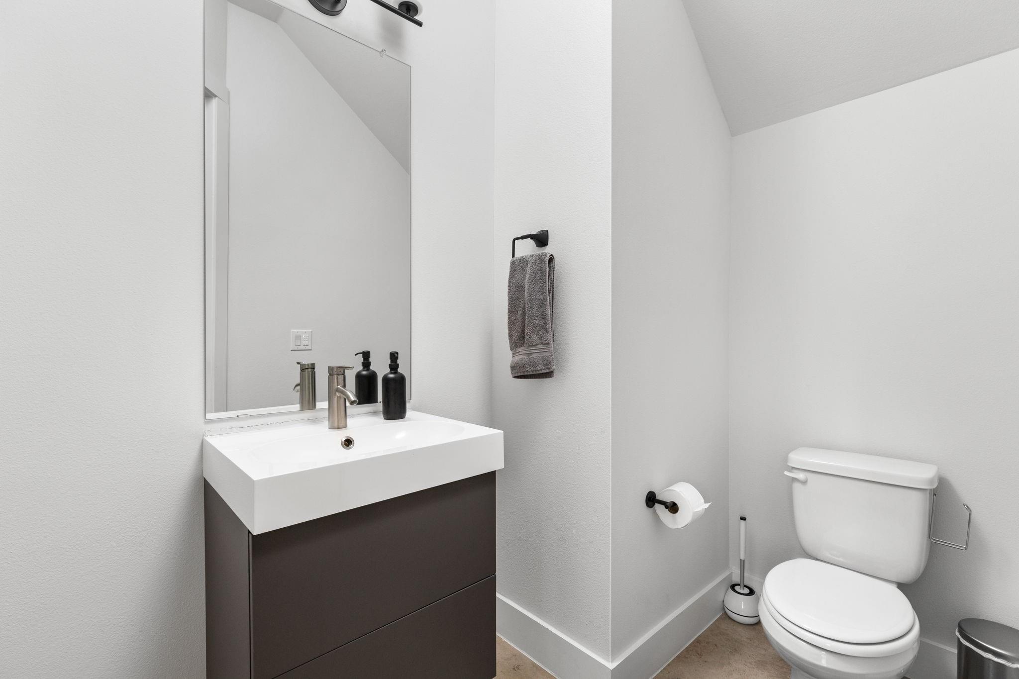 608 Hammack Dr # 1, Austin, TX 78752