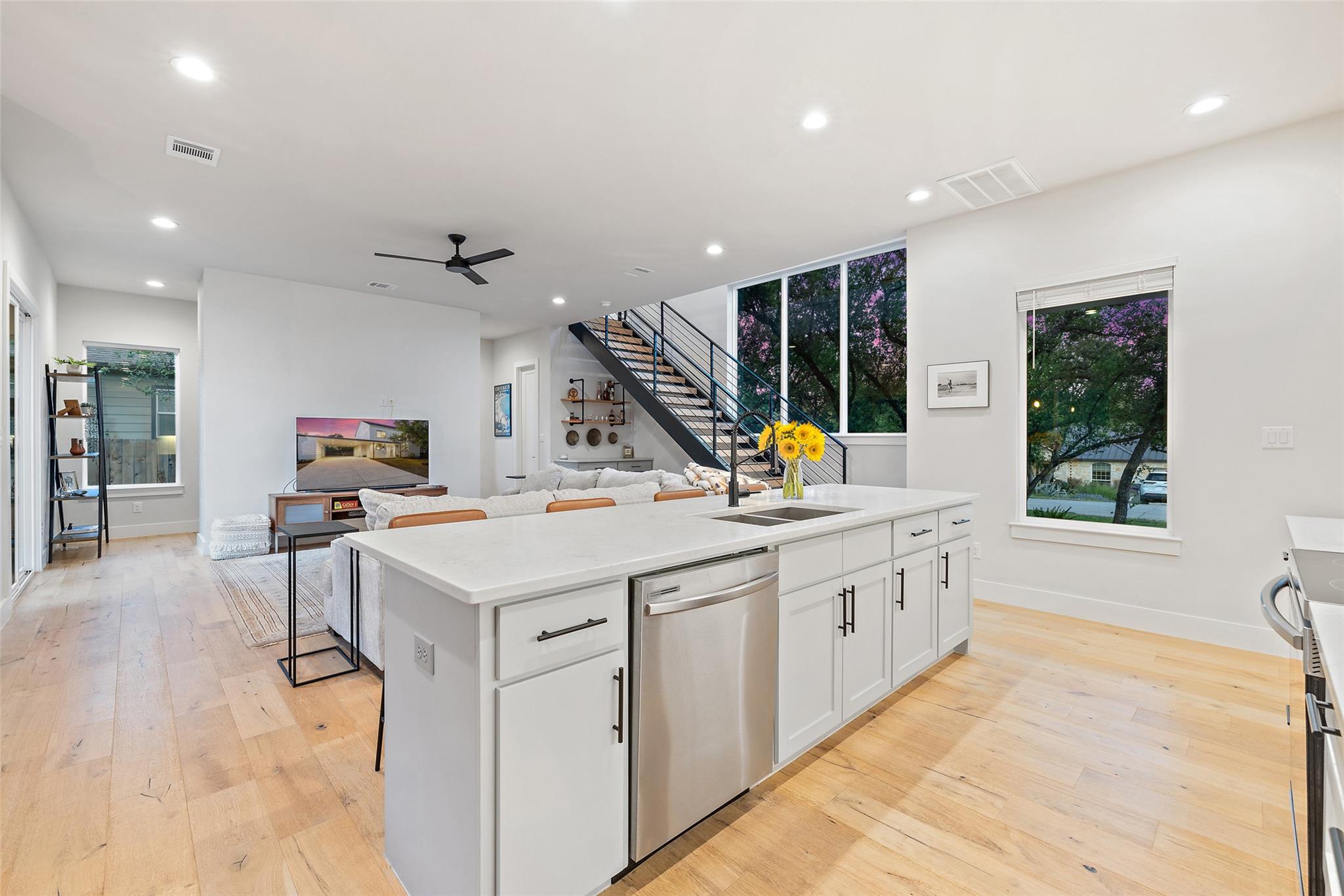 22218 Briarcliff Dr, Spicewood, TX 78669