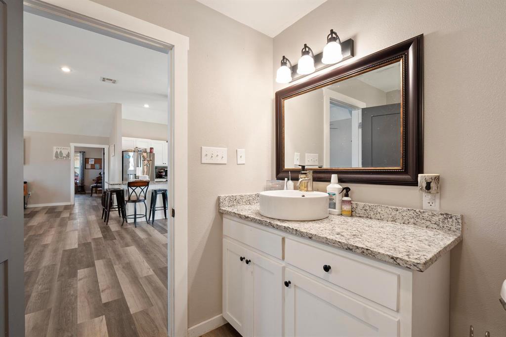 1105 County Road 422, Bartlett, TX 76511