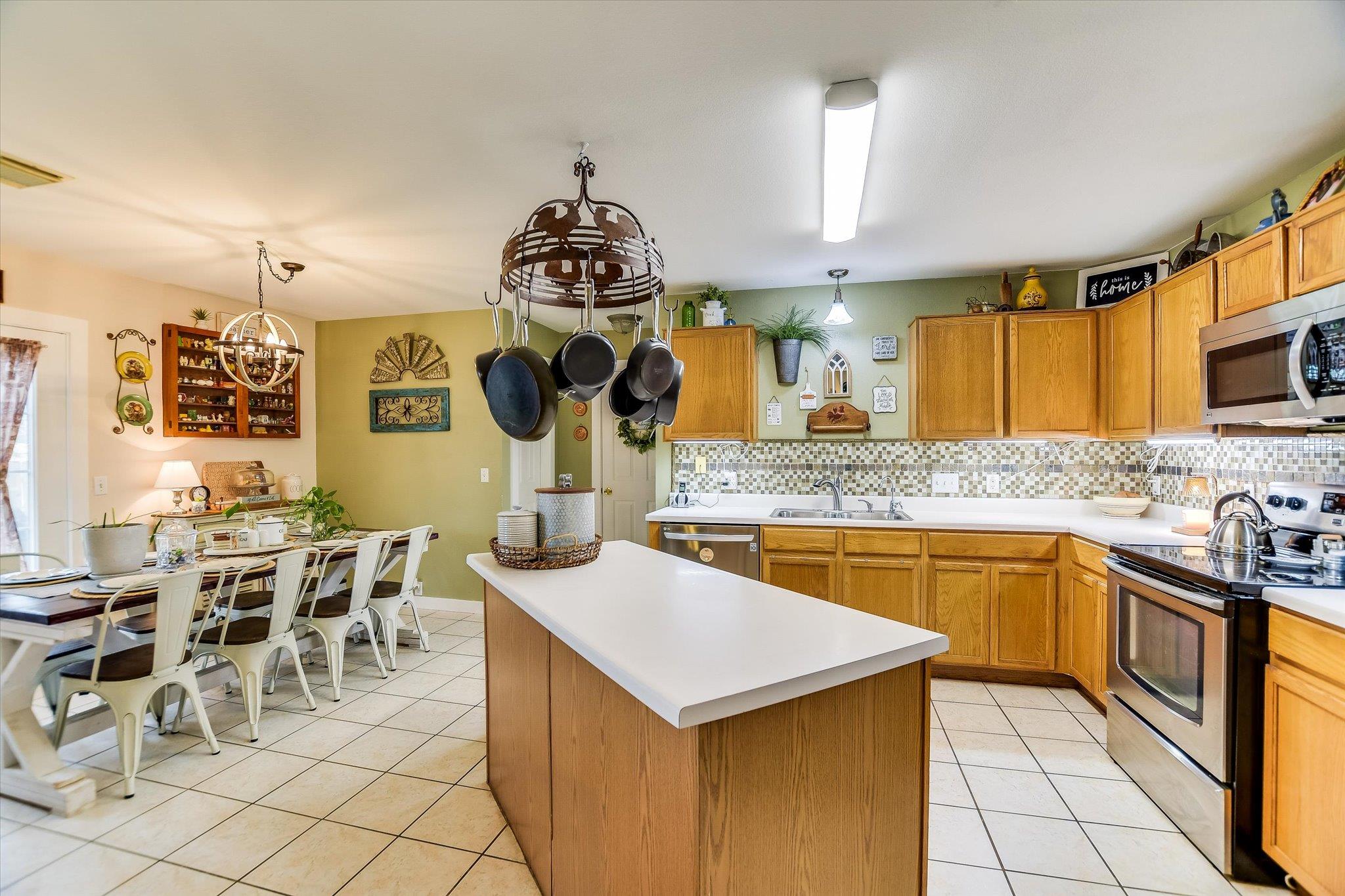 913 POLISHED STONE Cv, Pflugerville, TX 78660