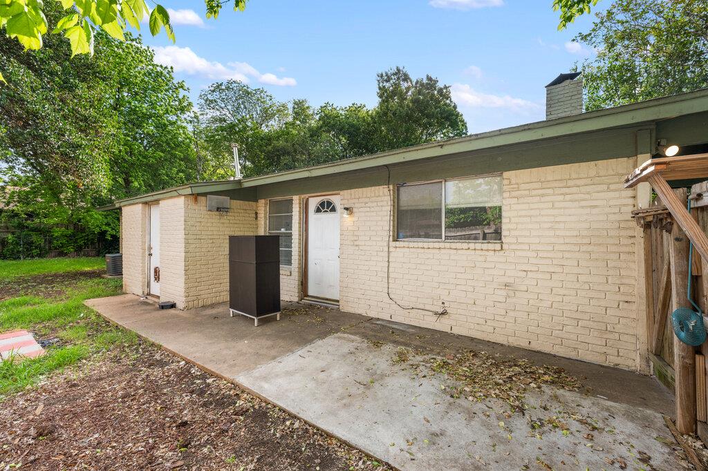 902 Glazier Cir, Austin, TX 78753