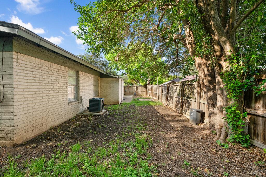 902 Glazier Cir, Austin, TX 78753