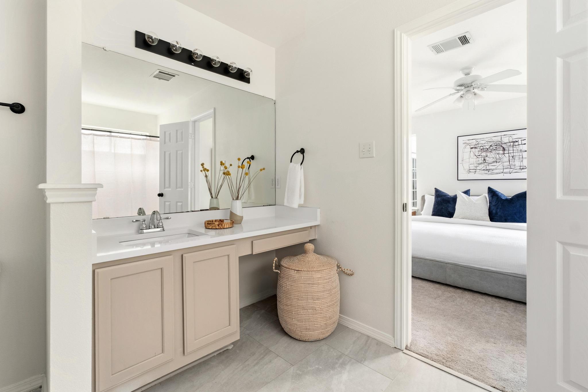 11207 Canterbury Tales Ln, Austin, TX 78748