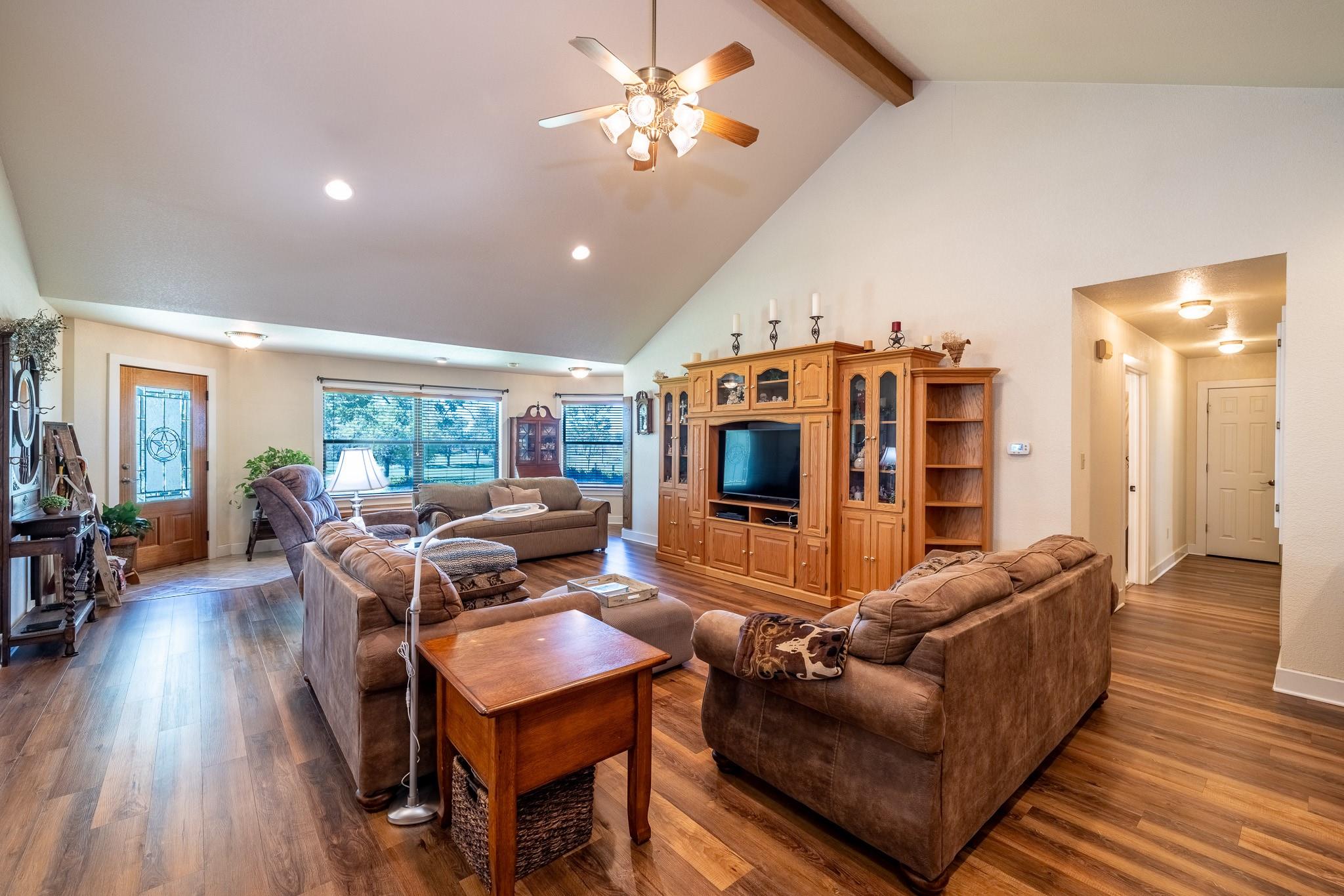 6589 State Highway 304, Harwood, TX 78632