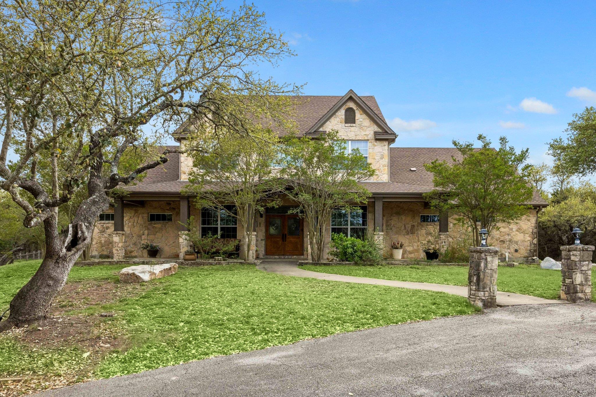 13 Carriage House Ln, Austin, TX 78737