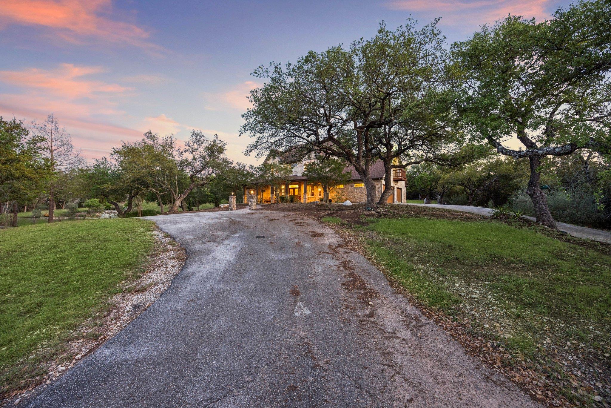 13 Carriage House Ln, Austin, TX 78737