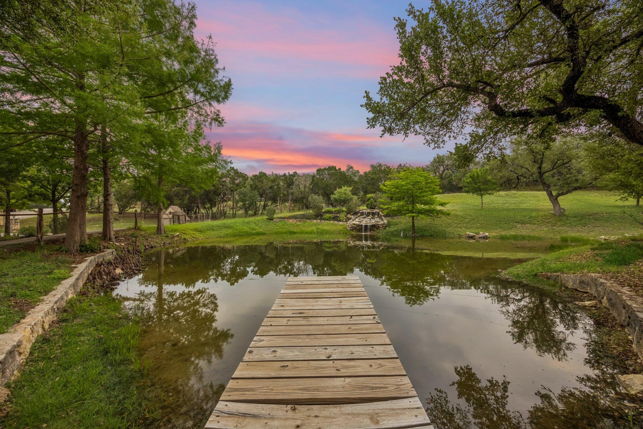 13 Carriage House Ln, Austin, TX 78737