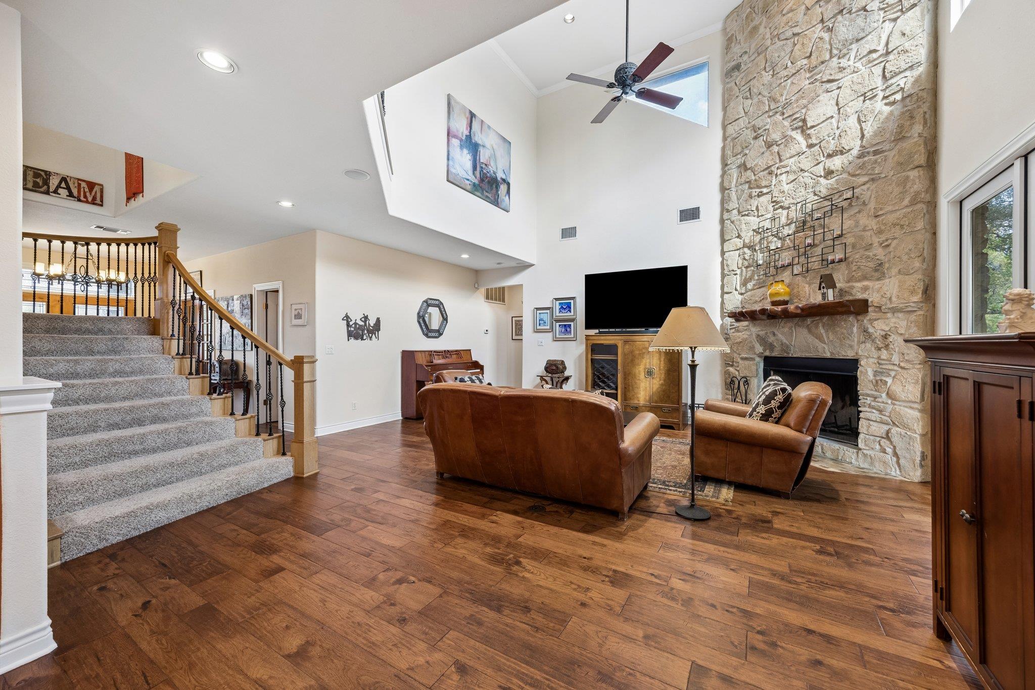 13 Carriage House Ln, Austin, TX 78737