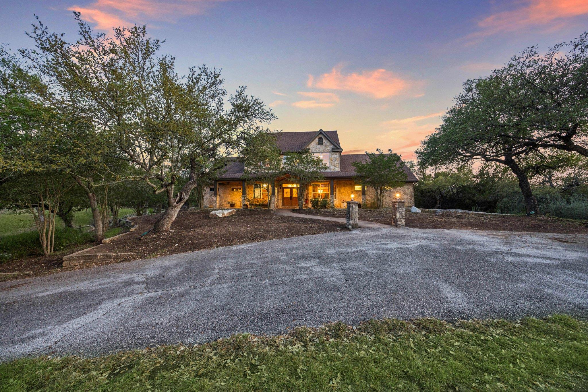 13 Carriage House Ln, Austin, TX 78737