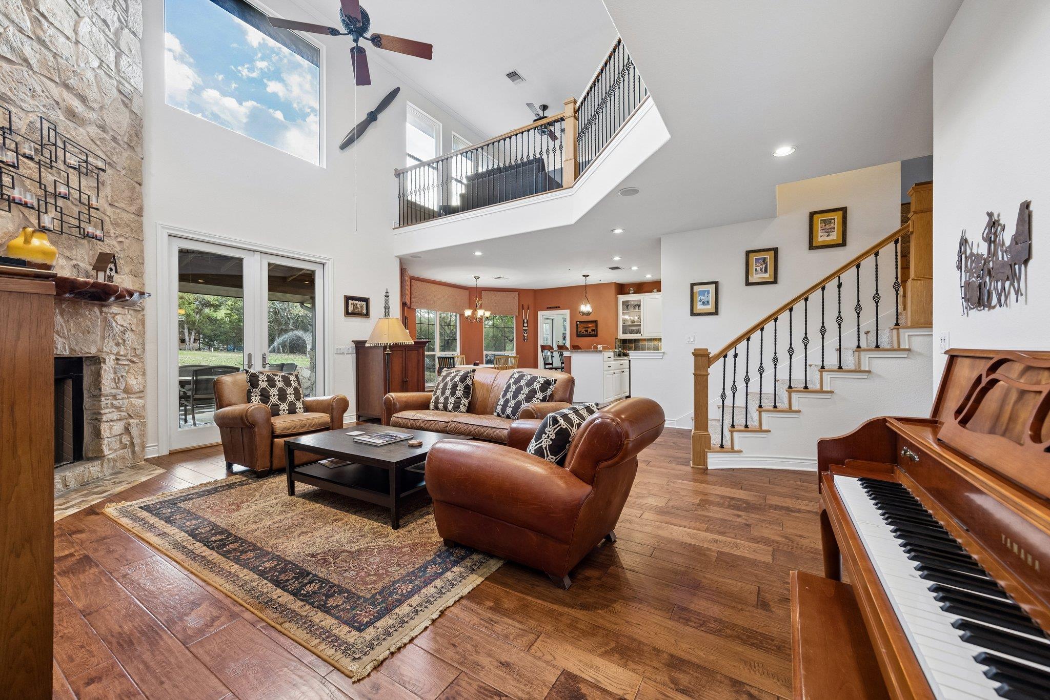 13 Carriage House Ln, Austin, TX 78737