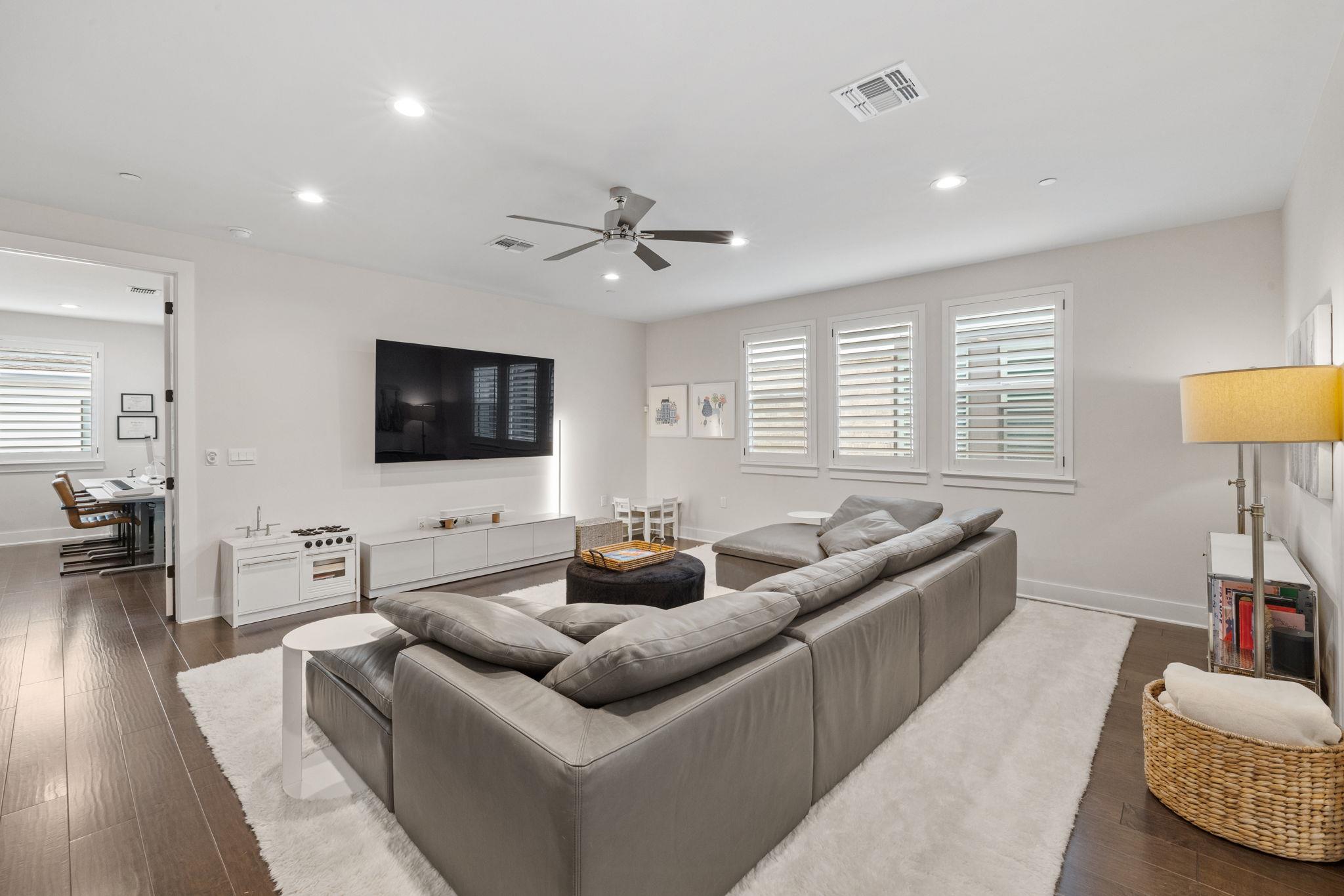 4205 Elevator Dr, Austin, TX 78731