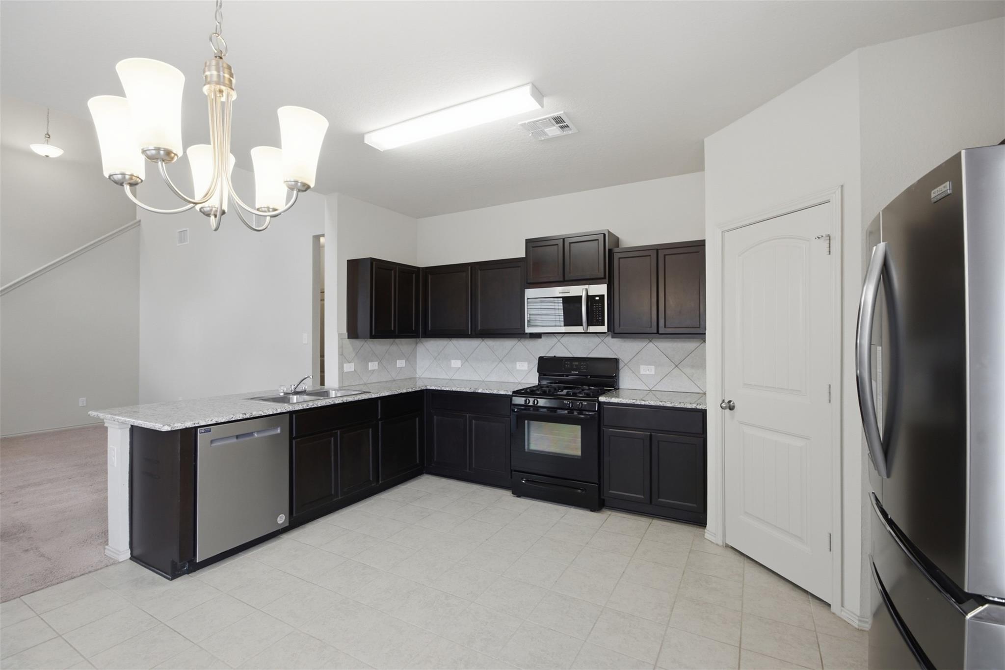 131 Lake Gln, San Marcos, TX 78666