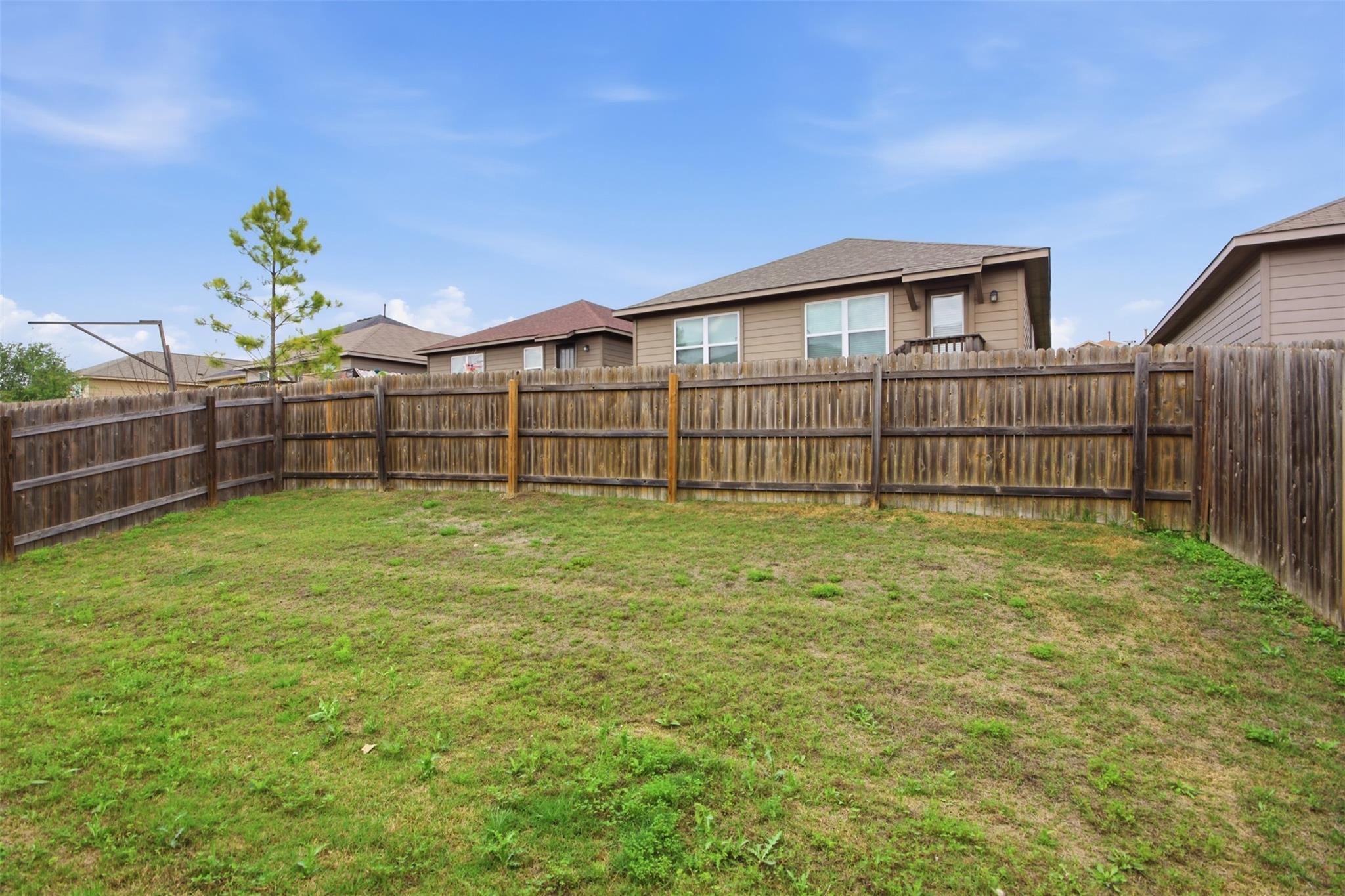 131 Lake Gln, San Marcos, TX 78666