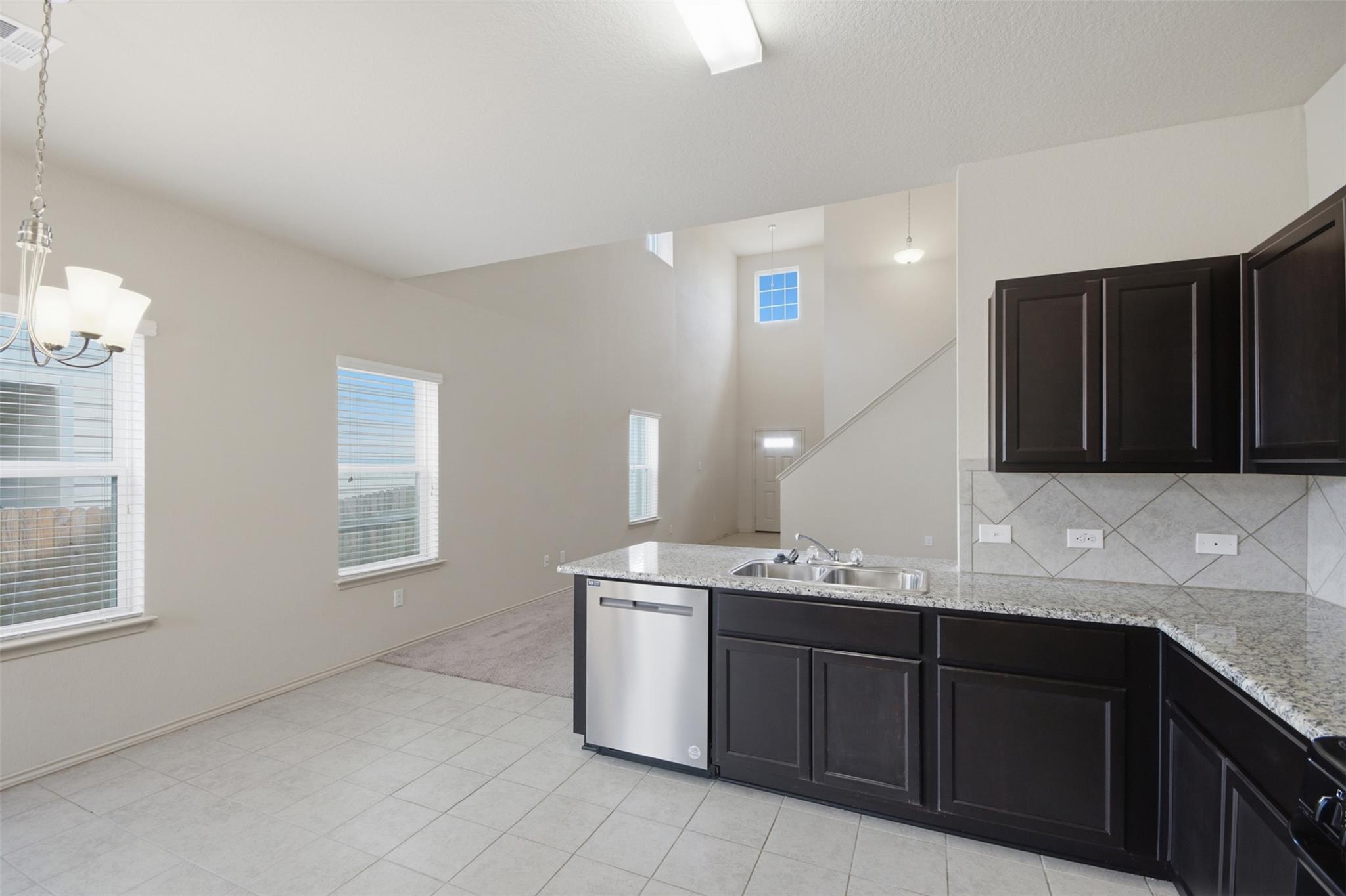 131 Lake Gln, San Marcos, TX 78666