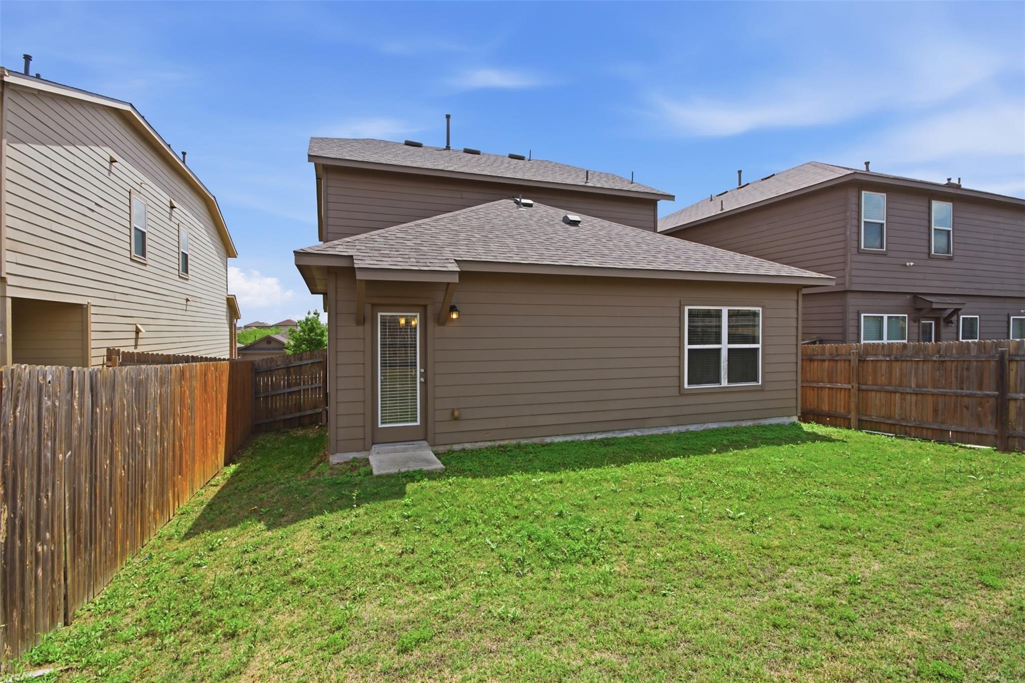 131 Lake Gln, San Marcos, TX 78666