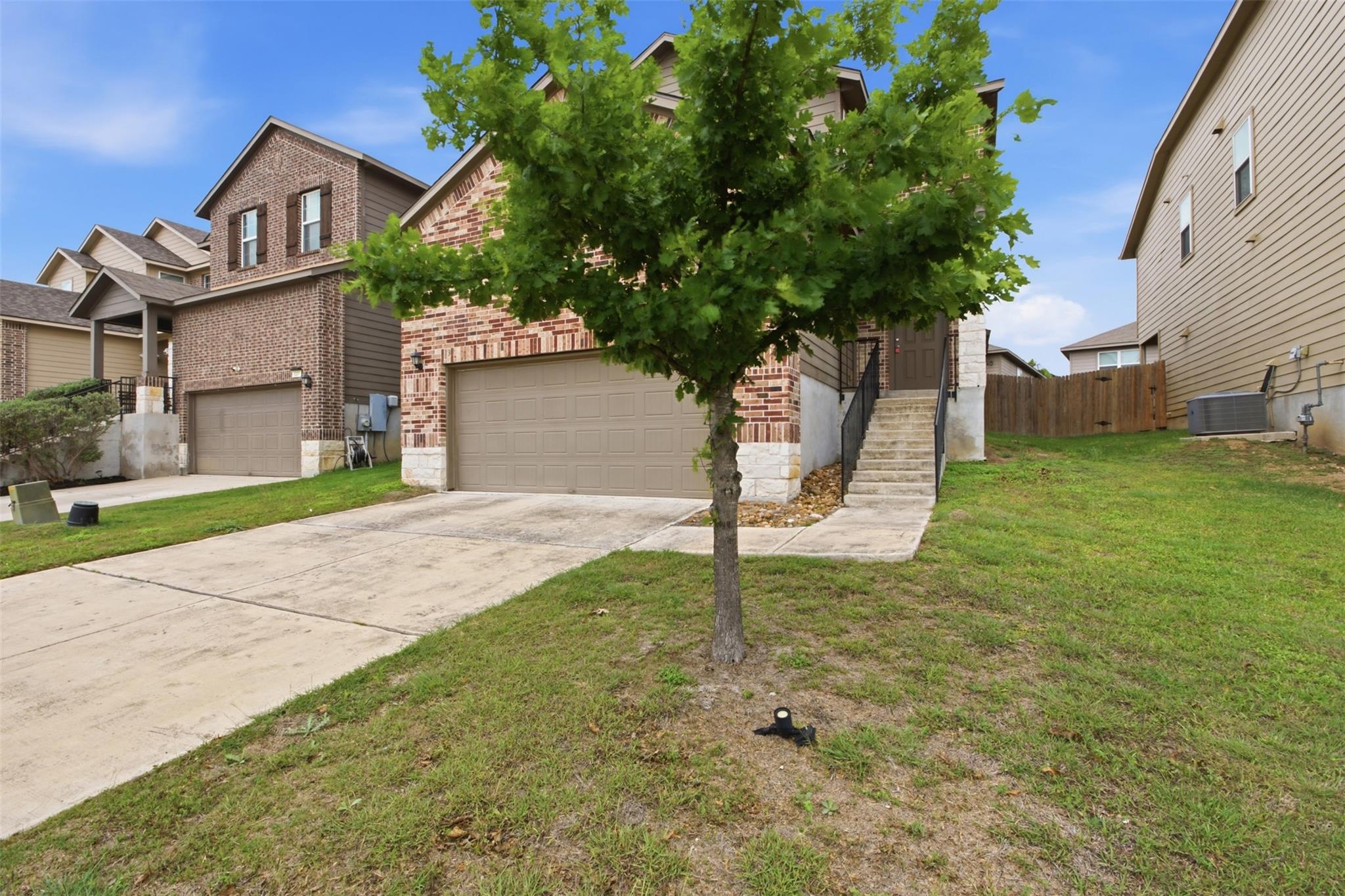 131 Lake Gln, San Marcos, TX 78666