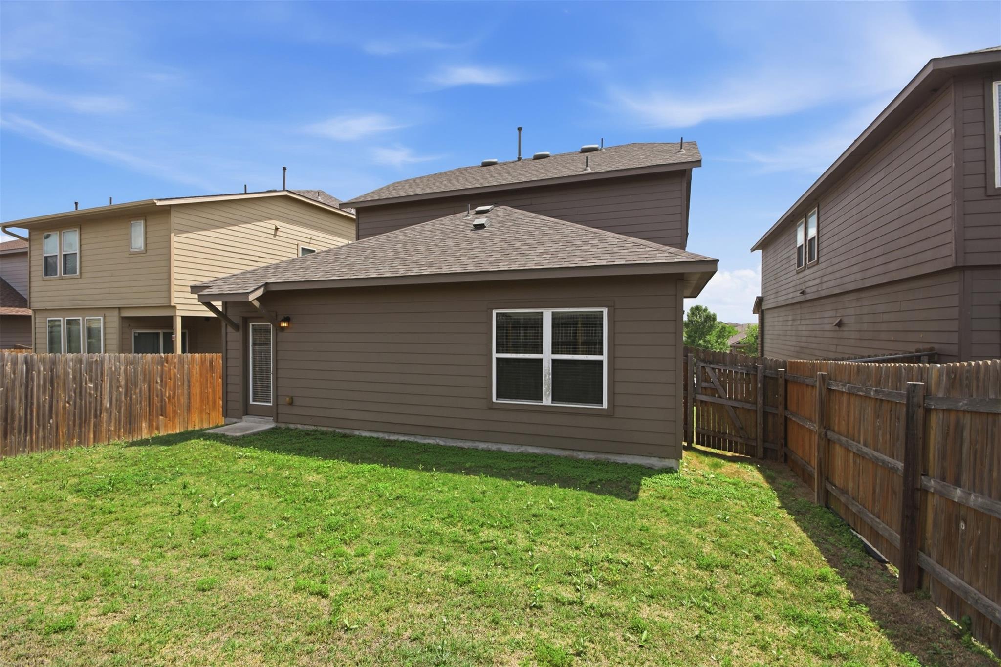 131 Lake Gln, San Marcos, TX 78666