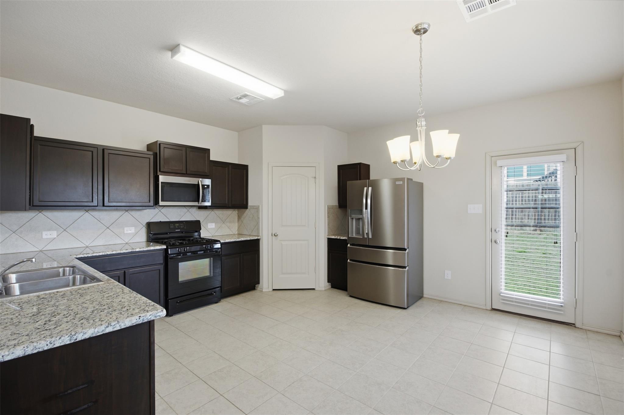 131 Lake Gln, San Marcos, TX 78666