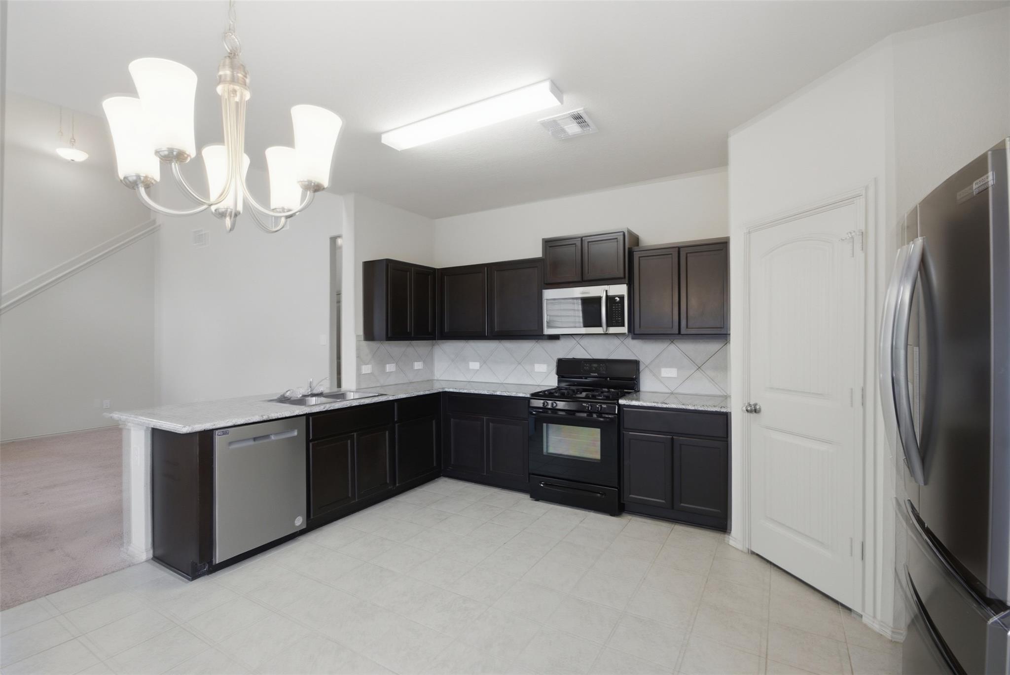 131 Lake Gln, San Marcos, TX 78666