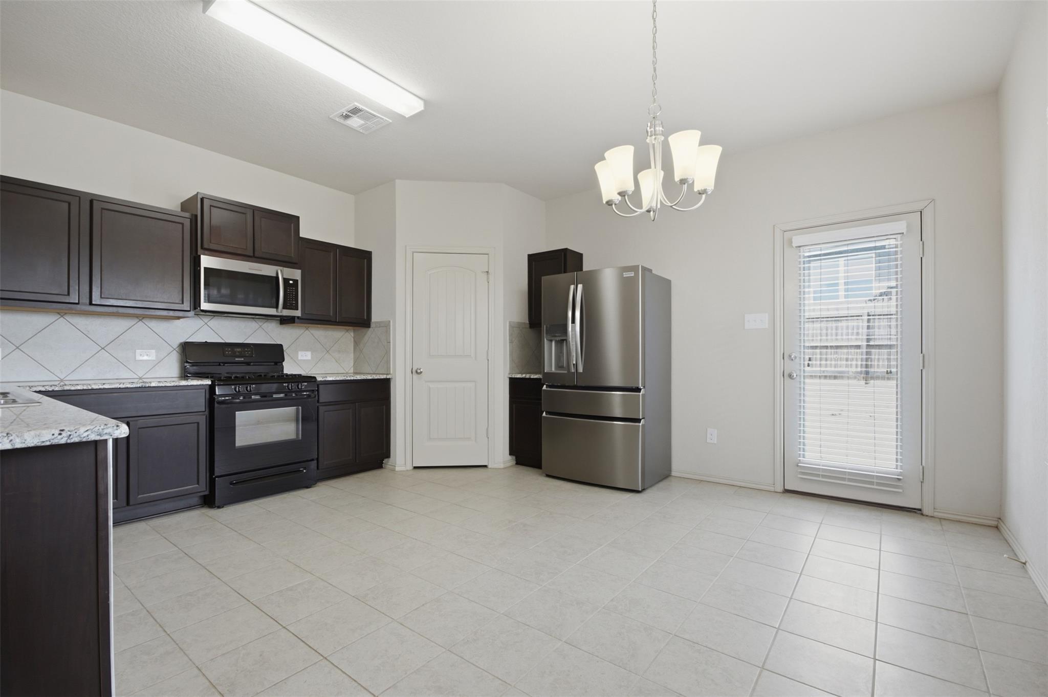 131 Lake Gln, San Marcos, TX 78666