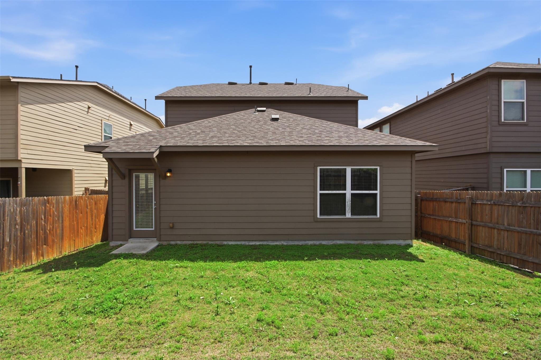 131 Lake Gln, San Marcos, TX 78666