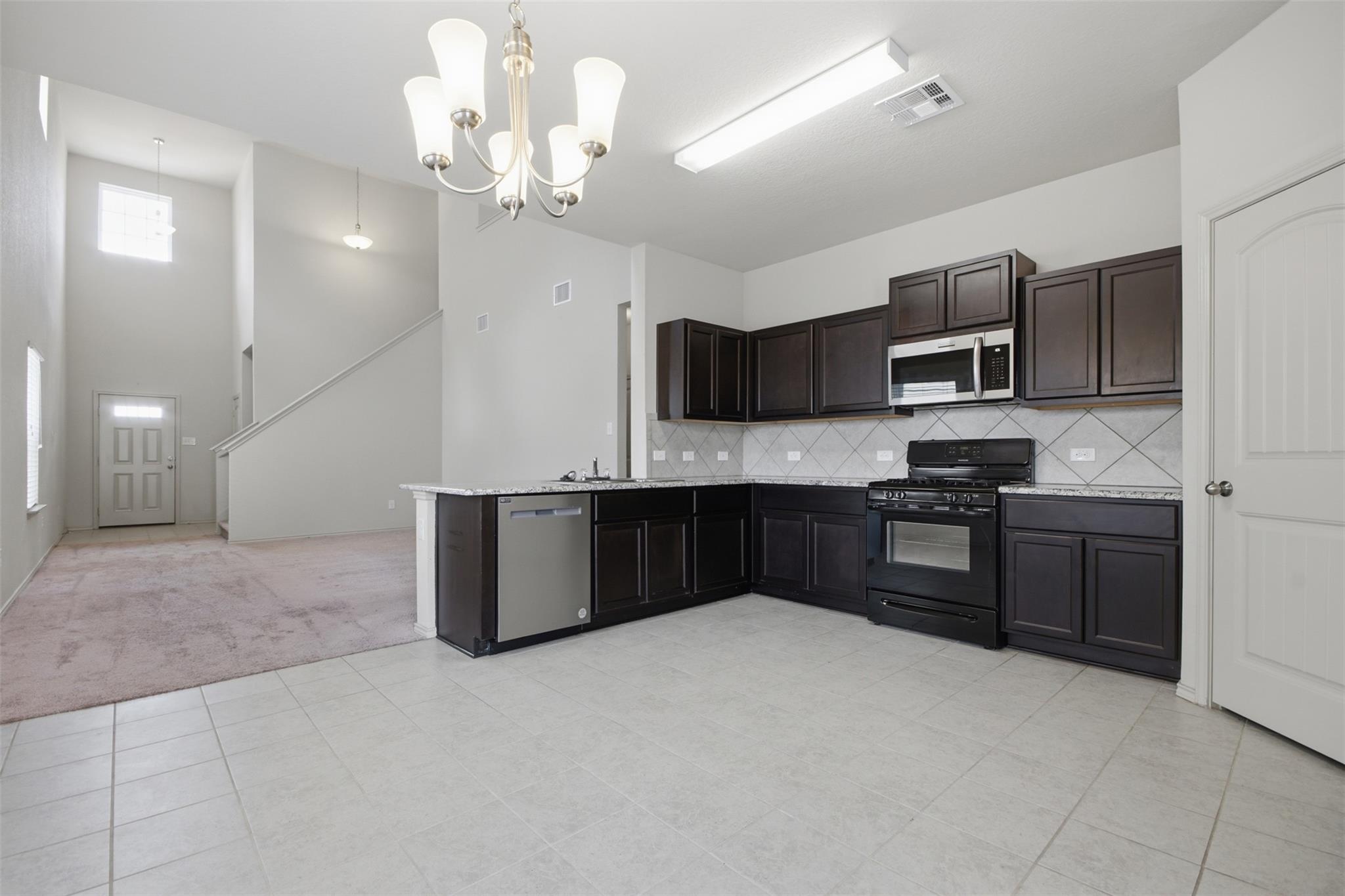 131 Lake Gln, San Marcos, TX 78666