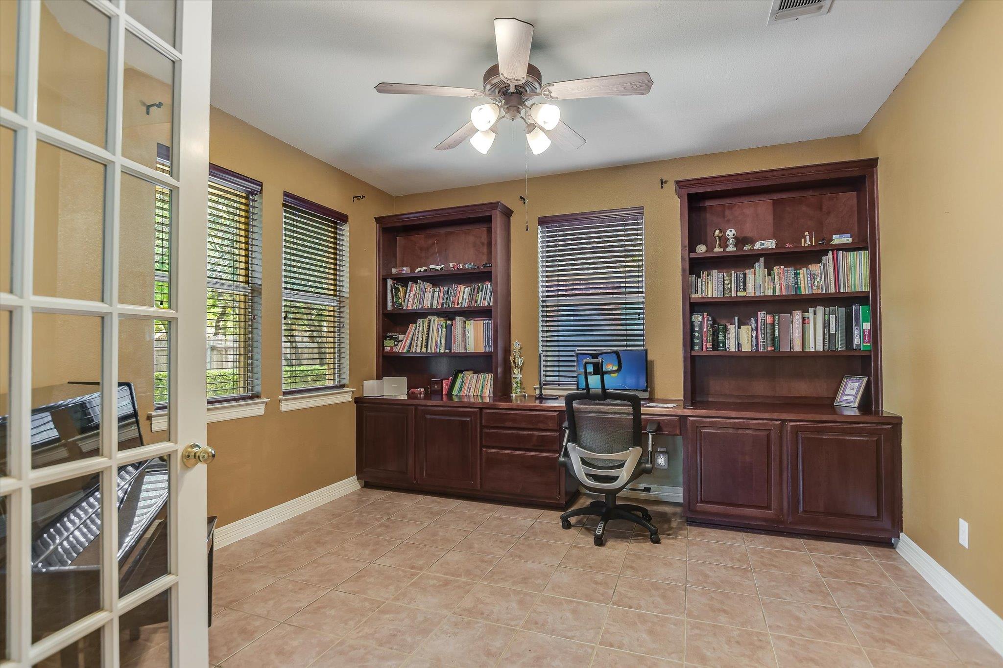 2339 Berwick Dr, Round Rock, TX 78681