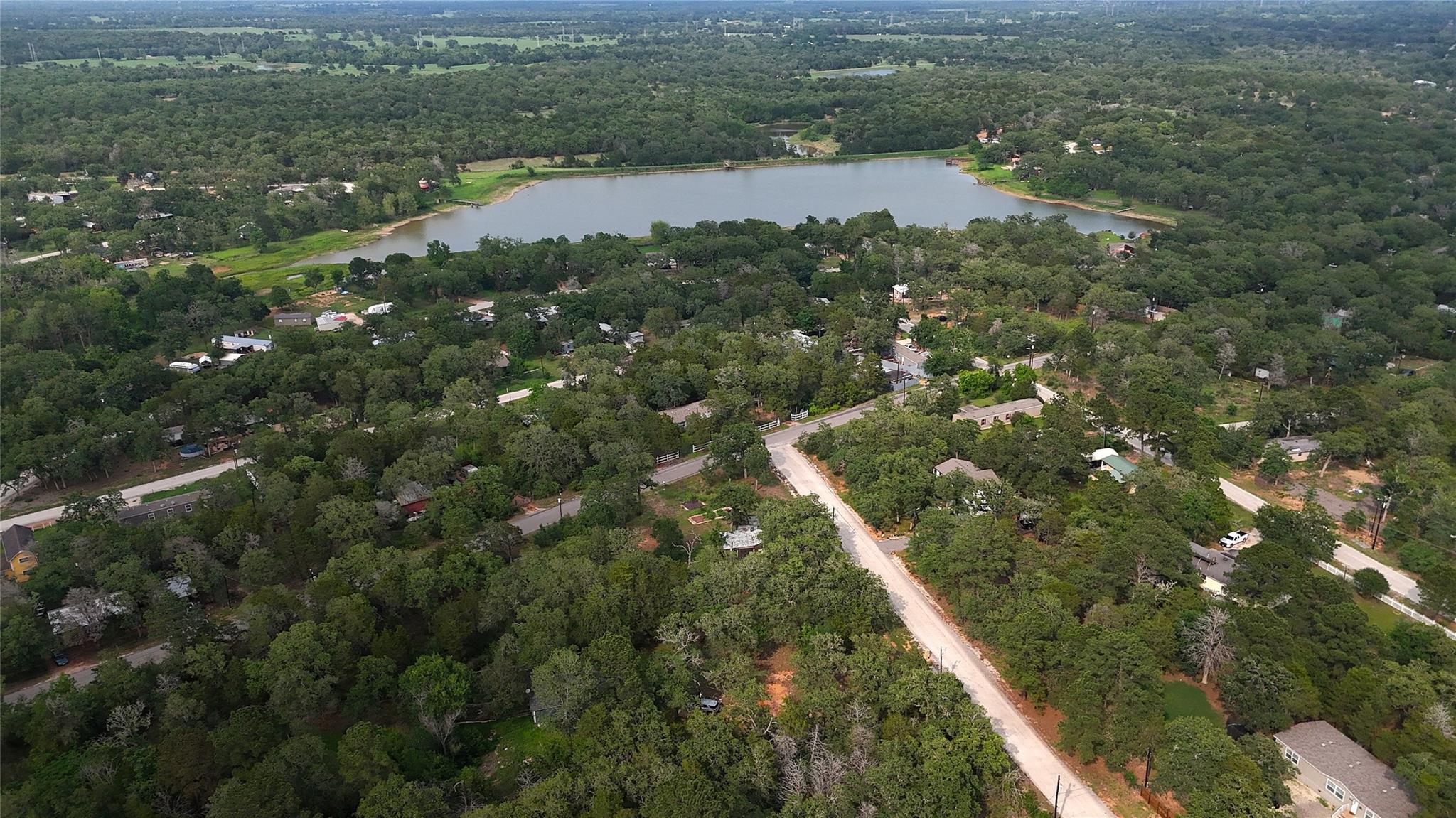 200 Cheyenne Dr, Smithville, TX 78957