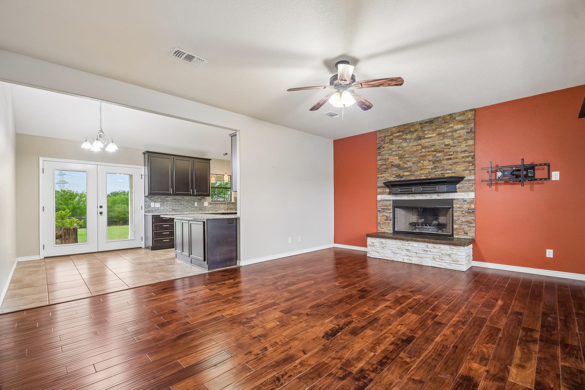 119 Hollys Way, San Marcos, TX 78666